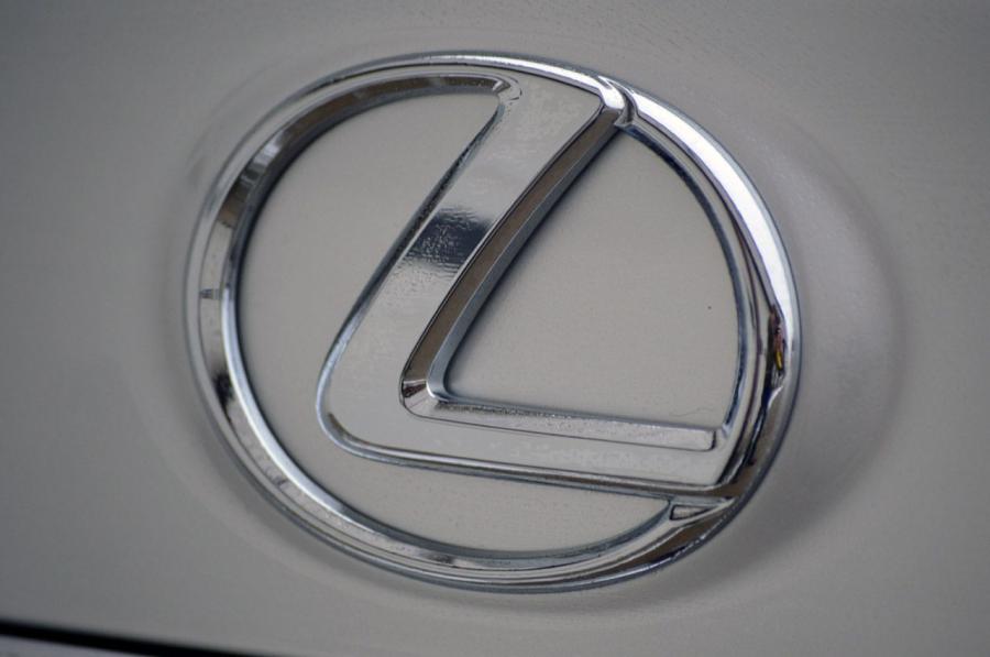  Lexus LS460 F-Sport AWD 2013 года  (фото 33 из 47)